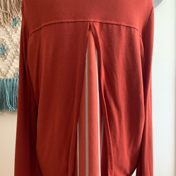 Donated Love Riche size large lightweight faux layered sweater - Picture 4 of 8